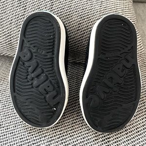 Native toddler shoes in black size C4